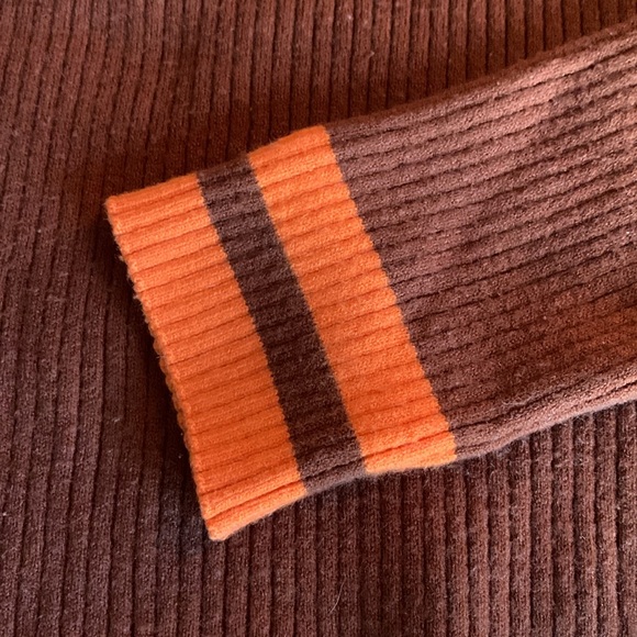 2/$30❤️ ETHOS - Cropped Rib Knit Long Sleeved Top - Picture 3 of 4